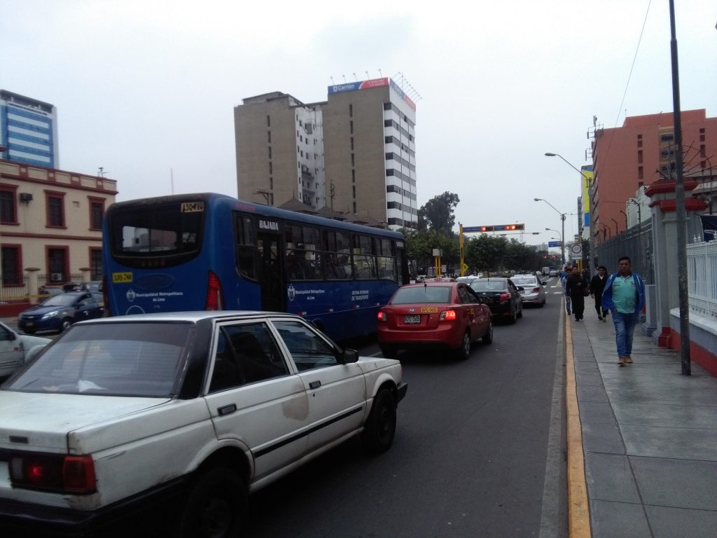 Entrada y salida del bypass en la avenida Arequipa. El tránsito fluye en ambos sentidos / Foto: Spacio Libre